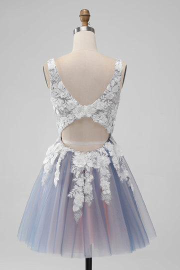 Elegante vestido de cóctel corto gris rosa con cuello en V y flores con perla